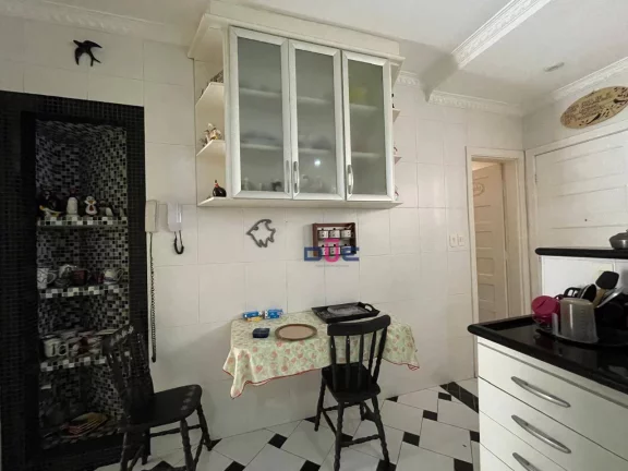 Imagem Apartamento Icônico com 2 suítes à venda, 168 m² por R$ 742.000 - Gonzaga - Santos/SP