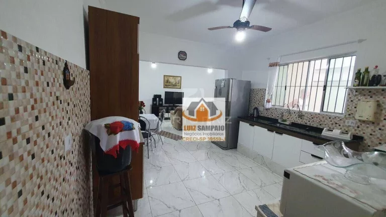 Imagem Casa, 2 Dormitórios, 300m da Praia Satélite