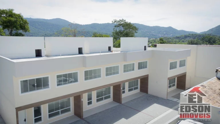 Imagem À venda casa em condomínio com 3 quartos, sendo 1 suíte e 2 demi-suíte