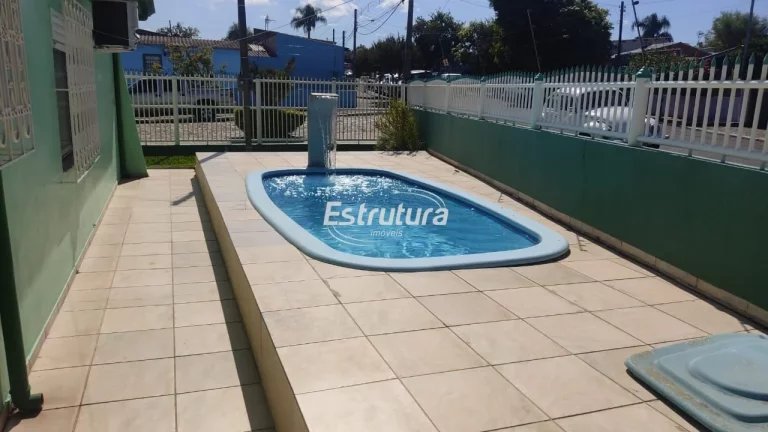 Casa ampla com 03 dormitórios, 03 banheiros e 02 vagas na garagem.