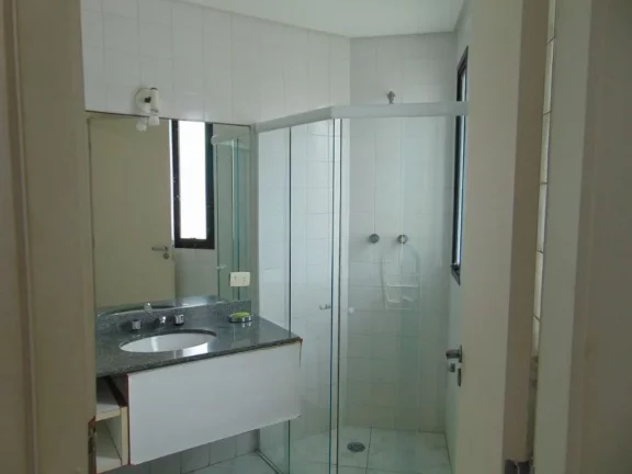 Imagem Cobertura duplex com mobília, 03 suítes sendo 01 suíte master, 300 m² de área útil, 01 sala ampla para 2 ambientes, imóvel bem localizado
