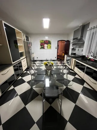 Imagem Sobrado 243 m² 3 Dormitorios sendo 2 Suites 3 Vagas de Garagens