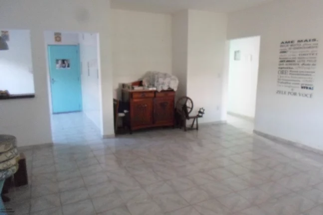 Imagem Casa com edícula a 200m da praia à venda em Peruíbe.