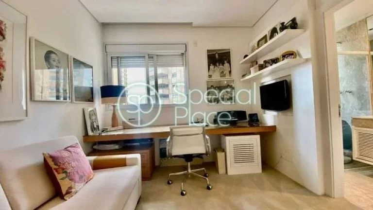 Imagem Lindo apartamento com 263m² de área privativa. São 4 dormitórios ( 4 suítes ) e 5 vagas na gara...