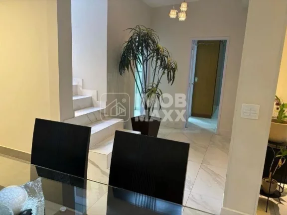 Imagem Luxuosa Casa na Asa Sul: 6 Dormitórios e 4 Suítes à Venda na W3 - 709 sul