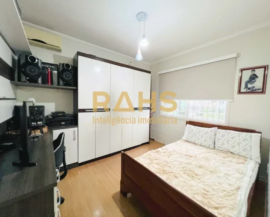 Imagem Sobrado Averbado com mais de 266m² em terreno de 408,27 m², sendo 1 suíte master e mais 3 quartos...