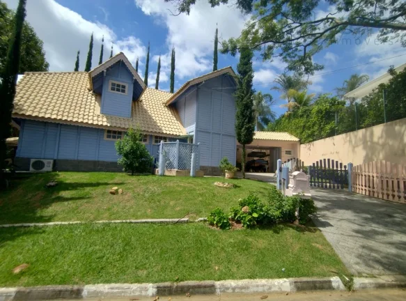 Imagem Imóvel de luxo no Condomínio Bosque de Grevílea em Vinhedo-SP: 3 quartos, 2 suítes, 3 salas, 3 banheiros, 4 vagas, 245m².