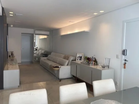 Imagem Descubra o seu novo lar em um amplo apartamento localizado no coração do Santo Antônio. O apartam...