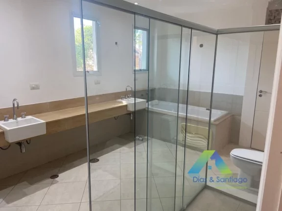 Imagem Sobrado com 4 Quartos e 7 banheiros para locação ao lado do Metrô Eucapiltos e Shopping Ibirapuera - Moema/SP!