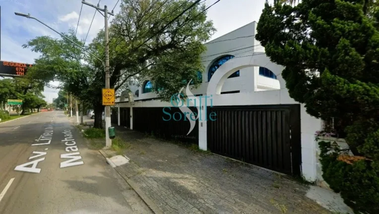 Imagem Sobrado Triplex para Alugar em Jardim Everest - São Paulo/SP.