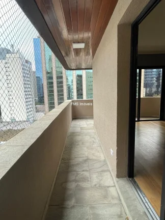Imagem Apartamento 3 suítes, 3 vagas e 209m2 de útil no Itaim Bibi