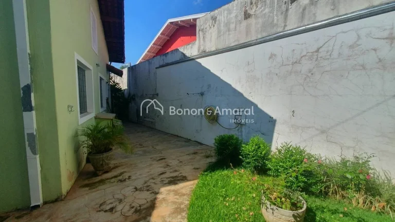 Imagem Oportunidade no San Conrado. Casa térrea em frente à praça, em terreno de 533m², com aproximadam...