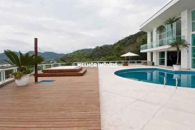 Imagem Casa Alto Padrão mobiliada e decorada á venda com 6 suítes e 8 vagas na Interpraias em Balneário Camboriú.