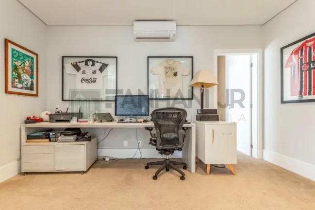 Imagem Descrição do imóvelVendo apartamento na Rua dr. Mário Ferraz. Apartamento à venda na região do Jardim Europa e Itaim Bibi, 200 m² de área útil com am