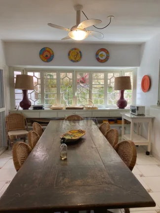 Imagem Casa de condomínio à venda na praia do Lázaro em Ubatuba!