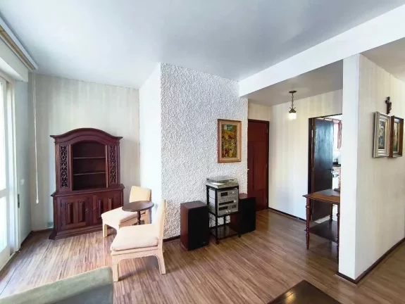 Imagem Apartamento semi mobiliado com 4 dormitórios sendo 1 demi suíte e 1 vaga no Centro de Florianópolis