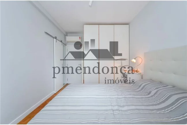 Imagem Apartamento reformado a venda em Rua tranquila de Pinheiros.