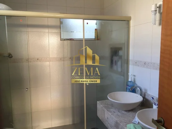 Imagem Casa térrea em 450m2, Constr. 205,75m2, Esquina, Corredor comercial