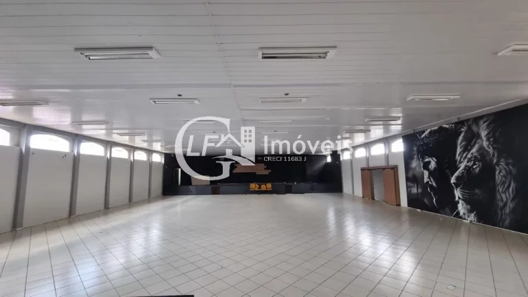 Imagem Oportunidade Imperdível ? Salão Comercial com 3.700m² Localização Estratégica na Rua Dom Aquino ? Em Frente à Praça das Araras (Cabeça de Boi)