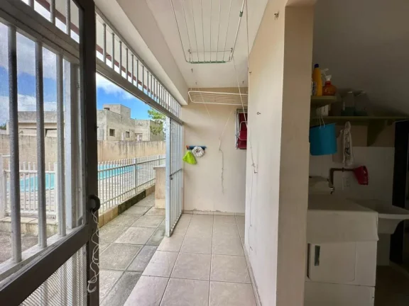 Imagem Sobrado 8 dormitórios - Bairro Capão Novo