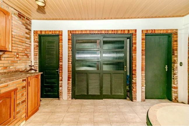 Imagem Casa à venda no bairro Passo da Areia - Porto Alegre/RS