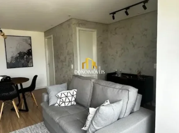 Imagem Apartamento confortável e moderno. Conta com 1 suíte ampla com armários e closet, espaço privati...