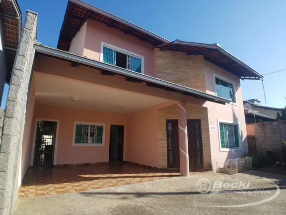 Imagem Casa no bairro Itaum, Joinville: 126m², 4 dormitórios, 1 suíte, 4 banheiros por R$ 840.000 - Venda.