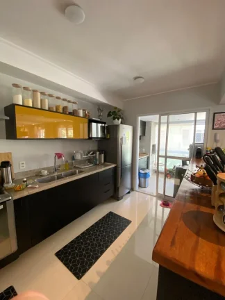 Imagem Apartamento com 3 suítes com marcenaria impecável, piso de madeira, ar condicionado e varanda gour...