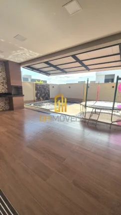 Imagem O sobrado possui:

- Casa toda em ESQUADRIAS
- Sala ampla com 2 ambientes integrada à área de laze...