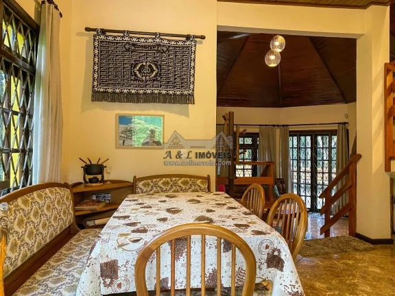 Imagem Casa à venda em Campos do Jordão - Belo imóvel com 3 dormitórios