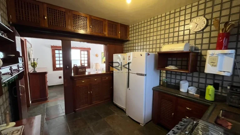 Imagem Casa com ampla sala 2 ambientes,3 dormitórios sendo uma suíte,edícula com mais 2 dormitórios e 1 banheiro,2 vagas de garagem