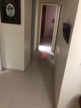 Imagem Amplo Apartamento na segunda quadra da Ary Parreiras,composto de ampla sala,dois quartos,cozinha,area de serviço externa e dependências completa,vaga