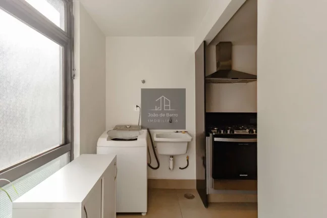 Imagem Apartamento Impecável no Itaim Bibi - 3 Dorms, 1 Suíte, 105m². Viva o Melhor de SP!