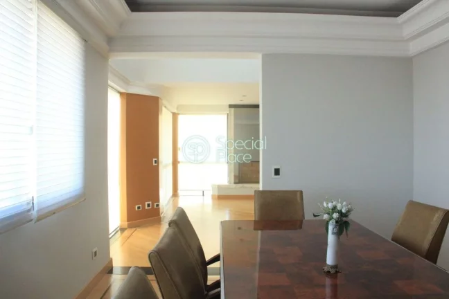 Imagem Cobertura tríplex com 342m², composta por living com terraço, mármore Italiano em toda a área s...