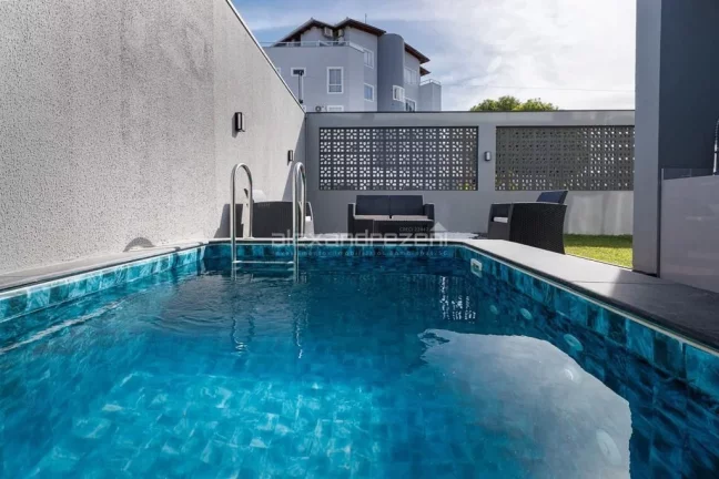 Imagem Triplex 3 Suítes Piscina e Jardim