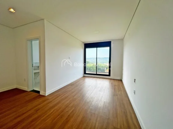 Imagem Moderna, recém-construída e com um projeto pensado para oferecer conforto e integração, essa cas...
