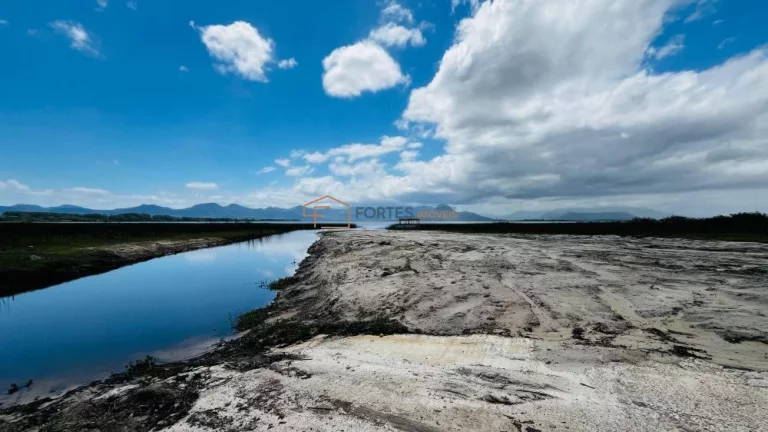 Imagem casa com lagoa, acesso a lagoa, lagoa, piscina, condomínio