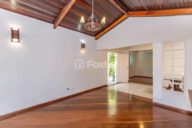 Imagem Casa Brooklin - 402M², 4 Dorms, 2 Suítes, 4 Vagas, Piscina Aquecida, Churrasqueira, Chuveiro a Gás, Lareira, Pomar, Jardim.