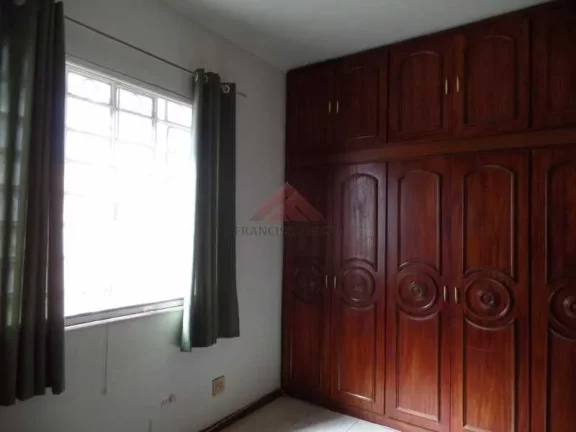 Imagem Casa linear, próxima a Rua Rui Barbosa, local tranquilo, pintura nova, toda murada com portão de garagem automatizada, varanda, sala 2 ambientes, pla