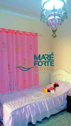 Imagem CASA COM 03 DORMITORIOS E CLOSET