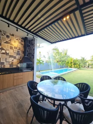 Imagem A 5ª Avenida imóveis selecionou essa Casa Moderna e Térrea no Condomínio Vida Marina em Busca Vida, 3 Suítes, Piscina c/ Cascata e Área Gourmet: