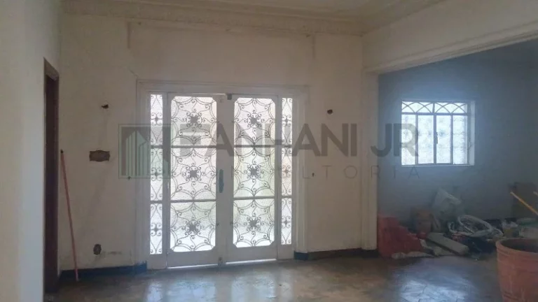 Imagem Luxuosa casa em obras de 5 quartos no Jardim Paulista, São Paulo-SP: 5 suites, 4 salas, 8 banheiros, 5 vagas e 750m² de área.