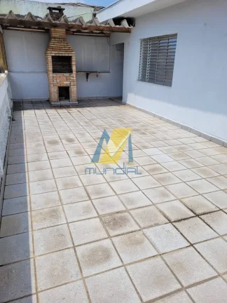 Imagem Casa Sobre Loja com 3 Dormitórios, Suíte e Área de Churrasqueira