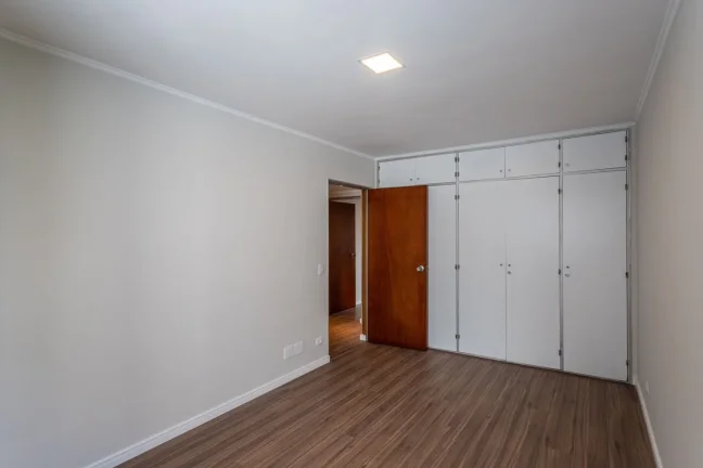 Imagem Apartamento 137M² Reformado, 3Q, 1 Suíte, 2 Banheiros, 1 Vaga, Sol da Manhã, Banheira, Academia, Salão de Festas, Área Verde, Armários.