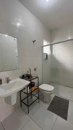 Imagem Casa Alto Padrão com 3 dormitórios sendo 1 suíte e 2 vagas - Floresta | Joinville/SC