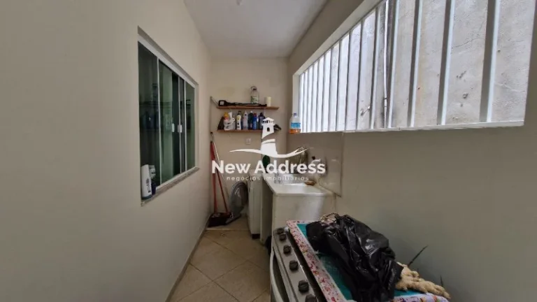Imagem Casa com ponto comercial em Santa Bárbara, 3 quartos com suíte, excelente distribuição, 3 vagas e possibilidade de morar e trabalhar no mesmo local.