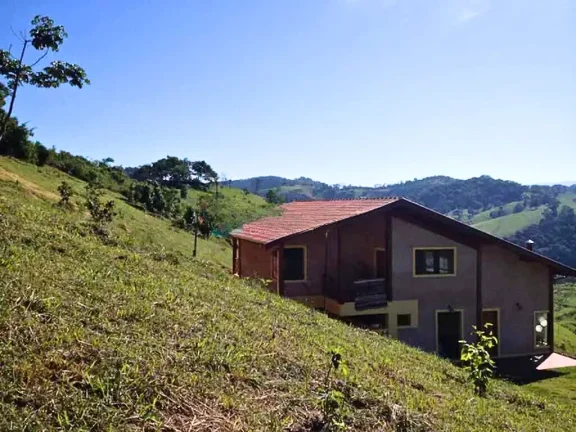 Imagem A Poesia de Viver Entre as Montanhas e o Silêncio.