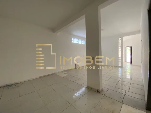 Imagem Casa Comercial de Alto Padrão para Locação em Sinop-MT - Setor Comercial 6 salas, 3 banheiros, 4 vagas de garagem 217m².