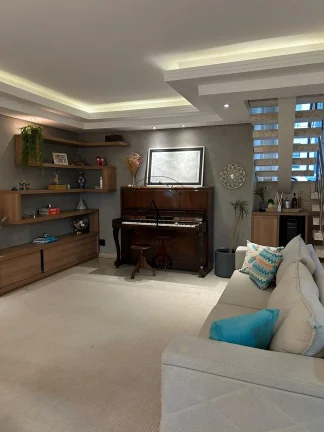 Imagem Casa Ampla em Condomínio de Alto Padrão em Valinhos com 3 Suítes e Sala de Cinema Exclusiva!