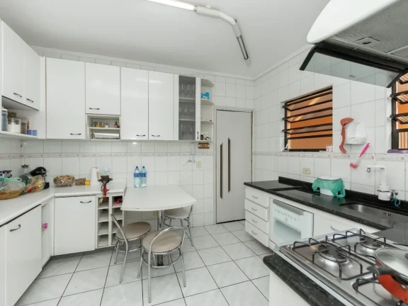 Imagem Casa Residencial - 131M², 3 Dorms, 1 Suíte, 2 Vagas Determinadas, Mobiliado, Academia, Churrasqueira.